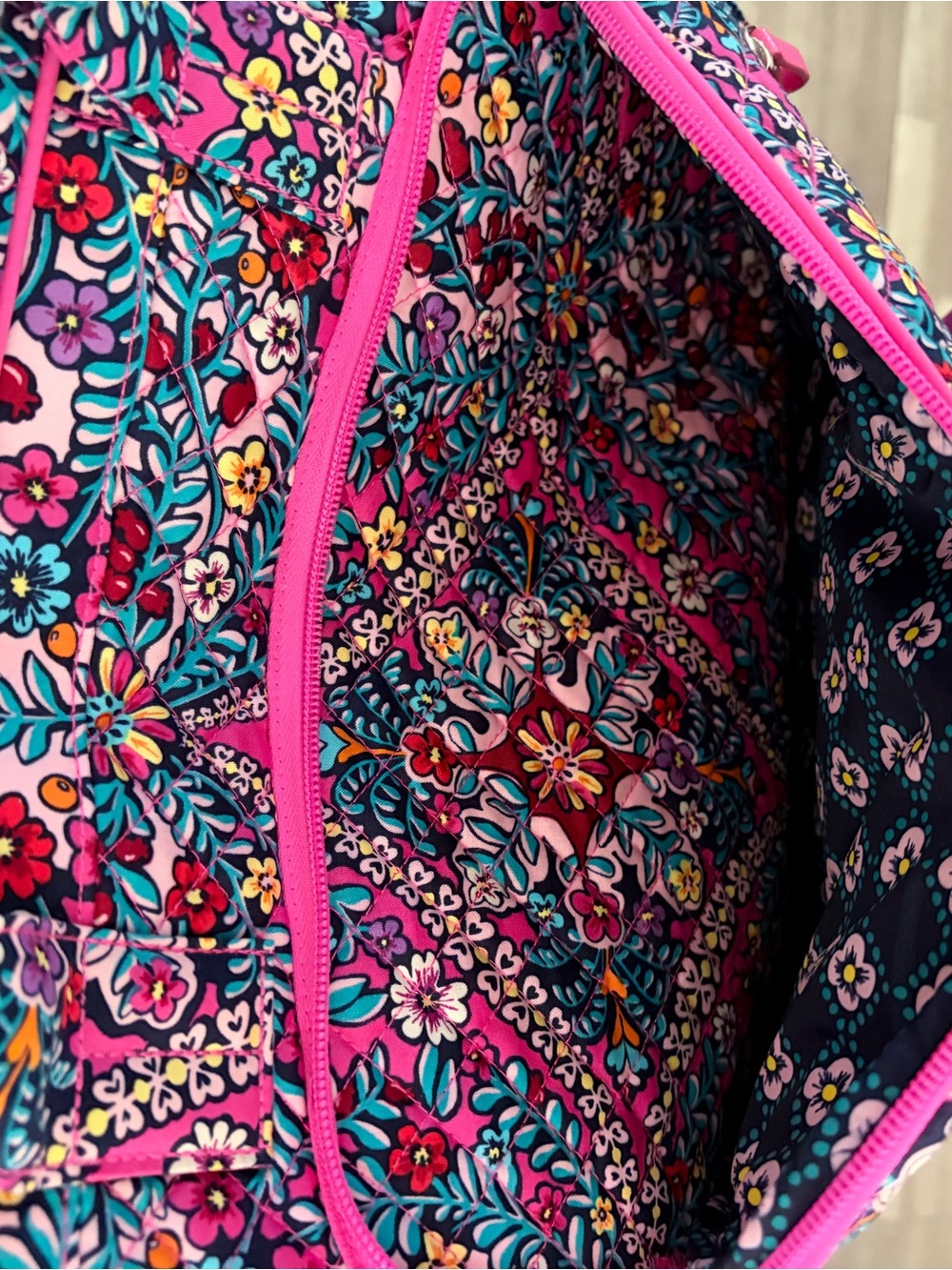 Vera Bradley Hot Pink iconic kaleidoscope rosettes weekender bag - Picture 2 of 5